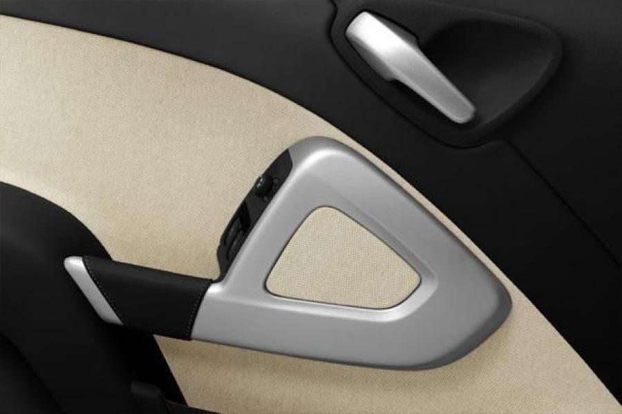 Детали интерьера Smart ForTwo by Hermes 2008 года  (фото 7 из 17)